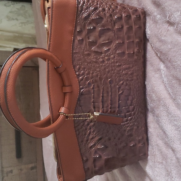 Fashion Alligator Purse from South America - Picture 4 of 7